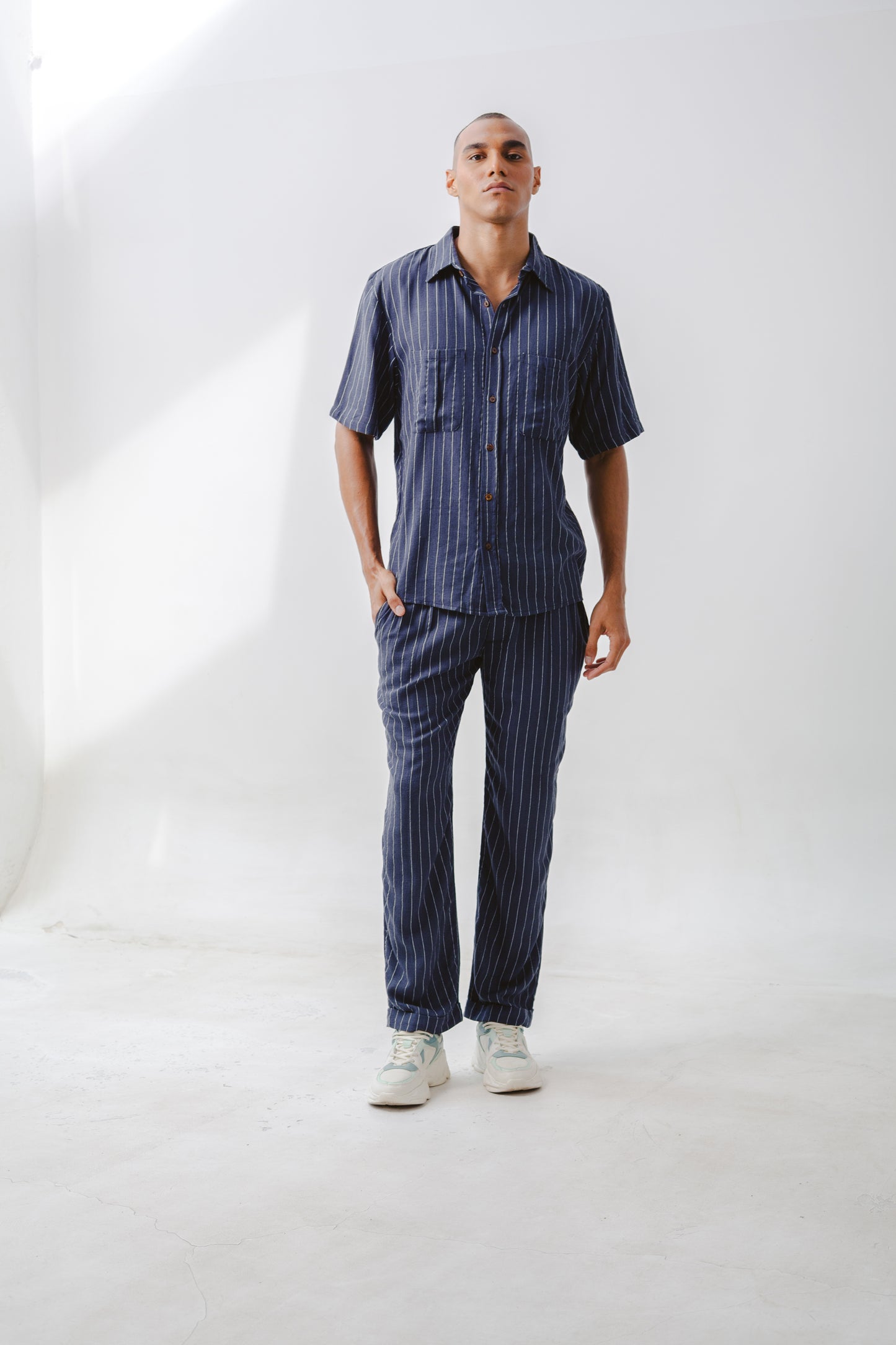 Pantalón Recto Líneas Marino