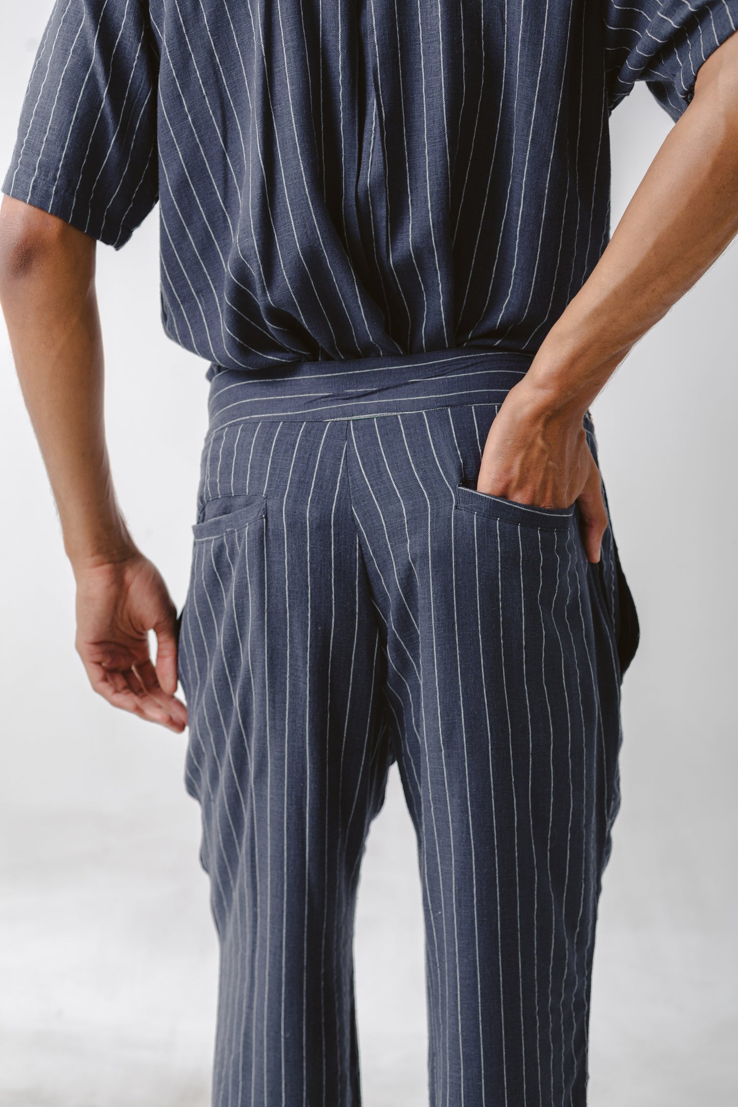Pantalón Recto Líneas Marino