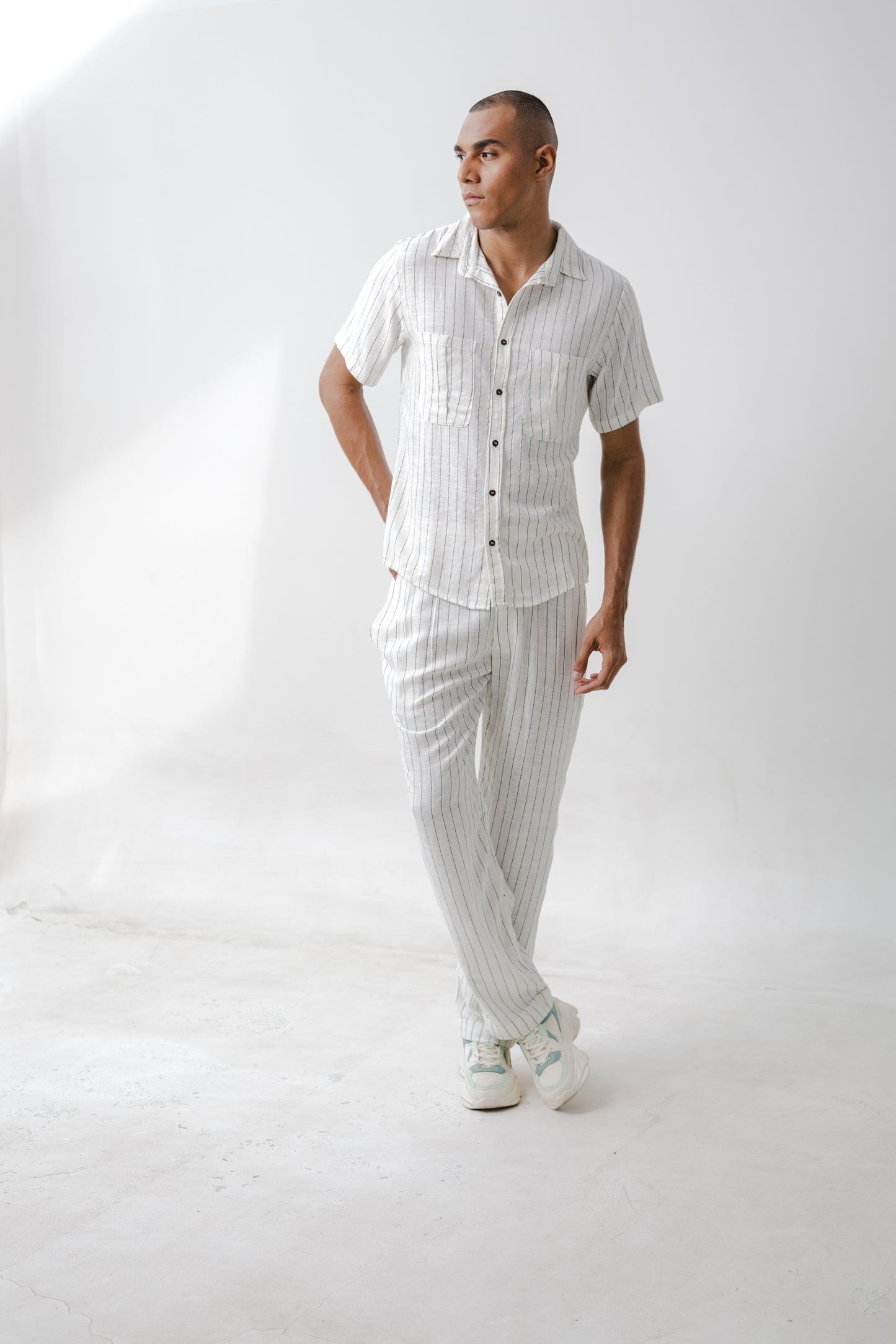 Pantalón Recto Líneas Blanco