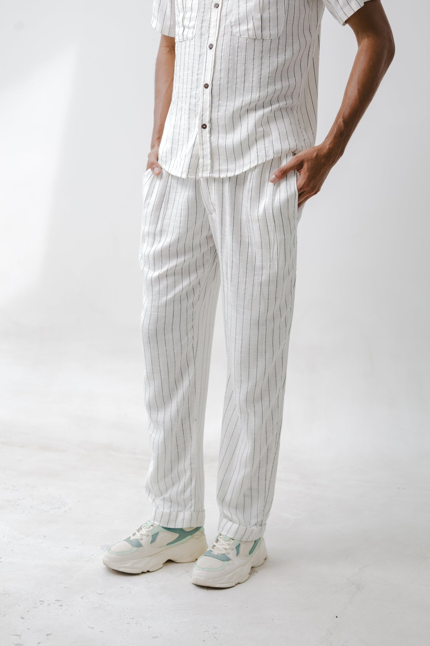 Pantalón Recto Líneas Blanco