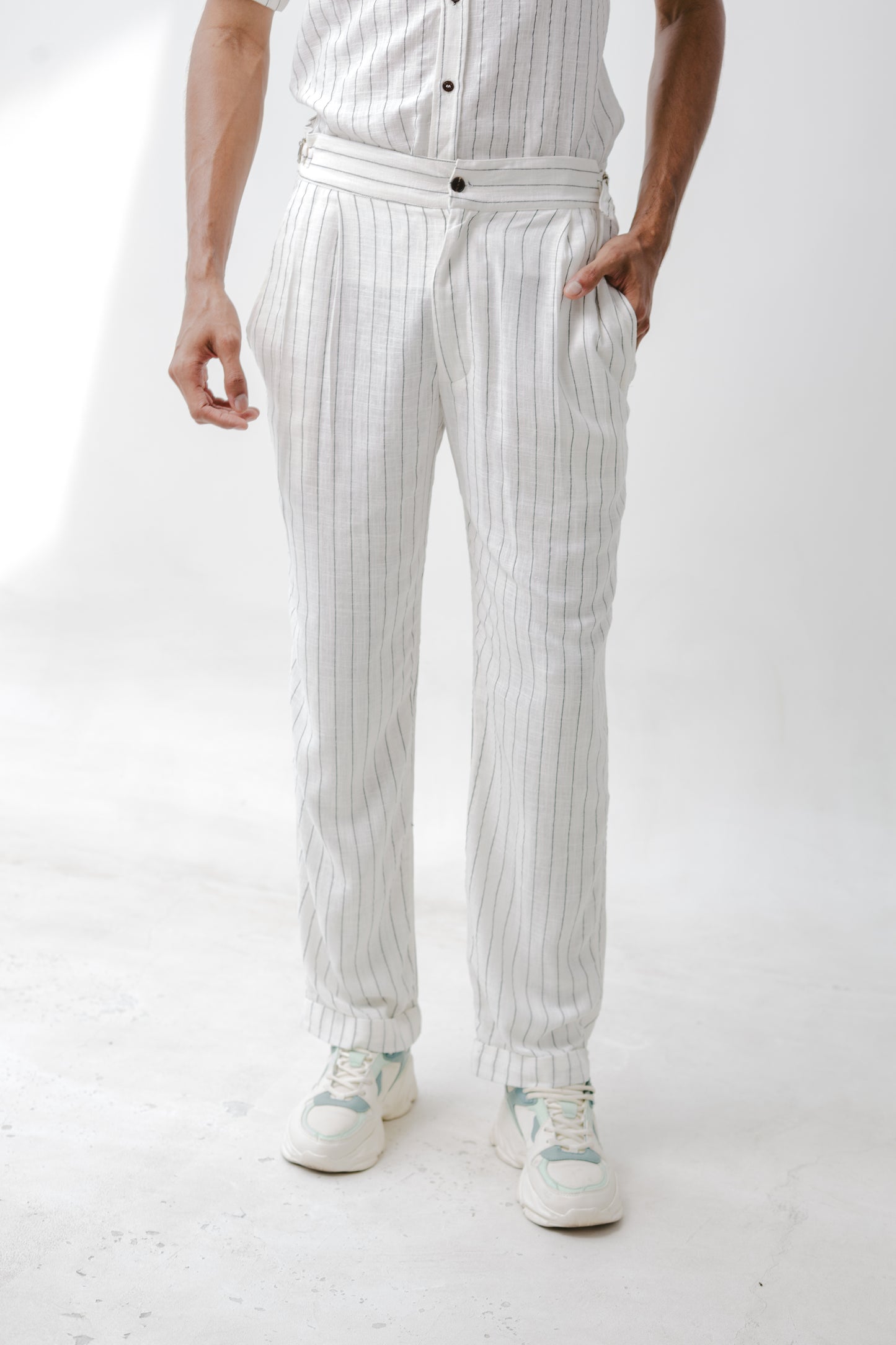 Pantalón Recto Líneas Blanco