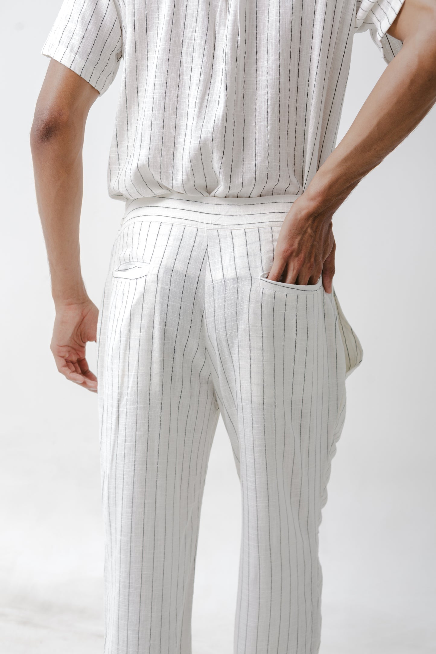 Pantalón Recto Líneas Blanco