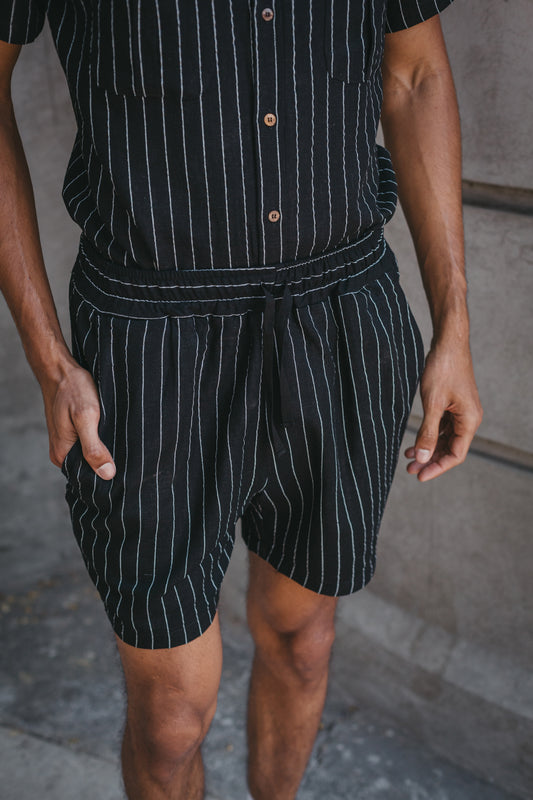 Bermuda lineas negro